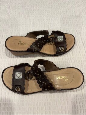 Rieker Women’s Dark Brown Scalloped Slide Sandals with Accents
Size 39 (8)